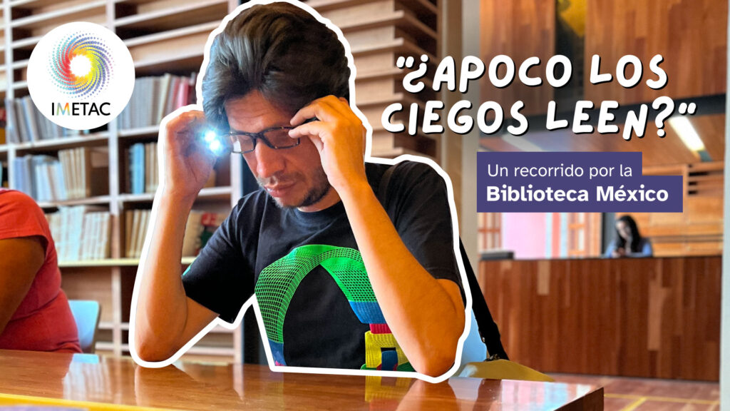 Foto de una persona con discapacidad visual poniéndose unos lentes que leen lo que se tiene enfrente. Está en una sala de la biblioteca México, que se caracteriza por muros y mobiliario de madera de cerezo rojo, nogal y fresno.